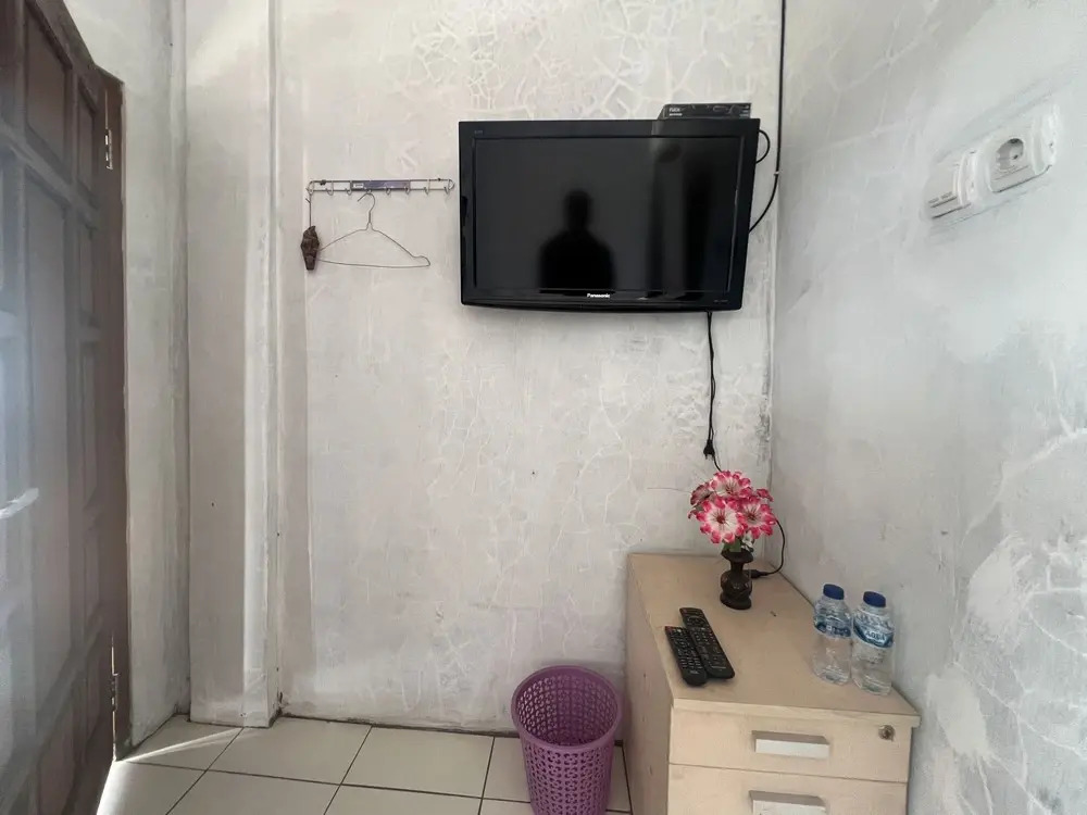 RedDoorz Syariah at Jalan Dieng 4
