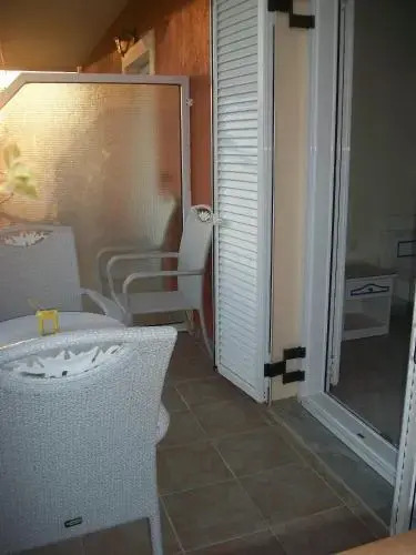 Flat 1 Bedroom 1 Bathroom - Lourdata