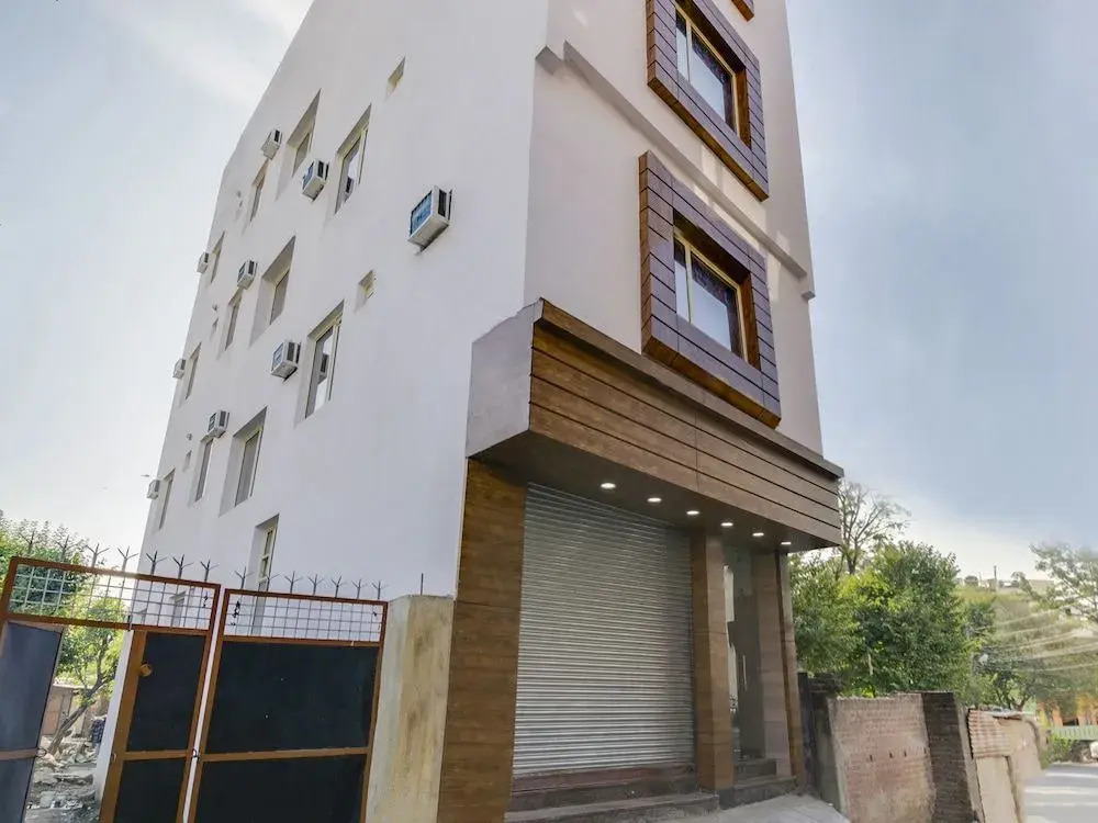 Oyo 17006 Hotel Girnar
