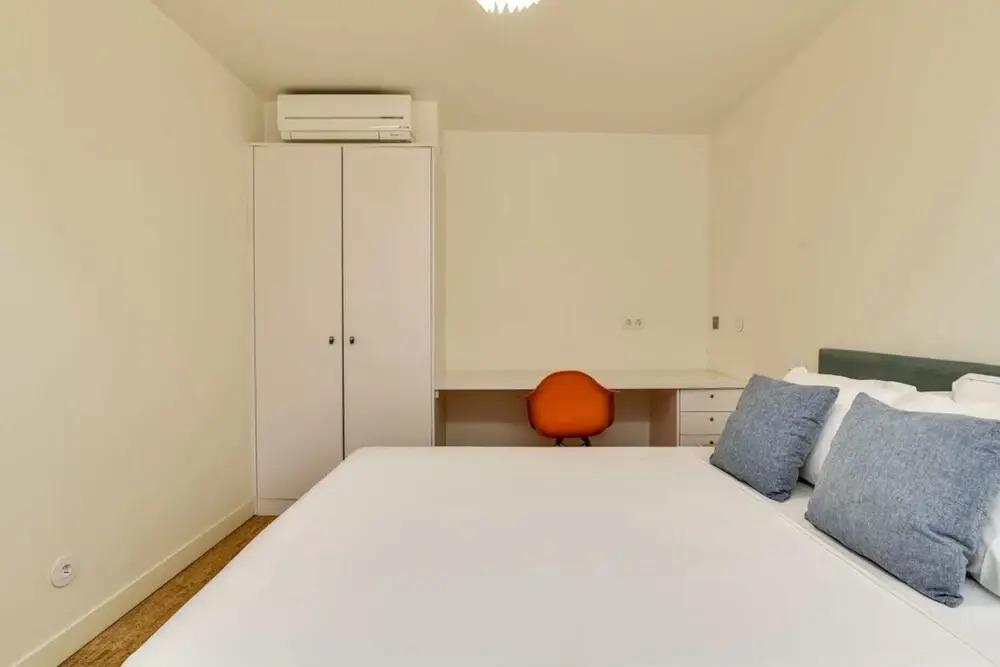 New Apartment With Easy Access in Traditional Area of Lisbon