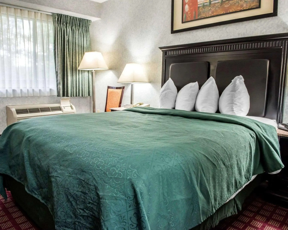 Quality Inn & Suites Gibsonia - Pittsburgh North