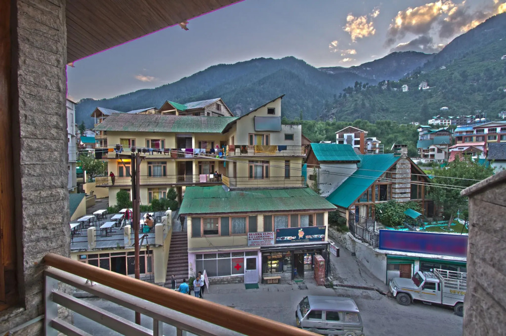 Sarthak Regency,Rangri, Manali,HP,Just 1 kms from Volvo parking