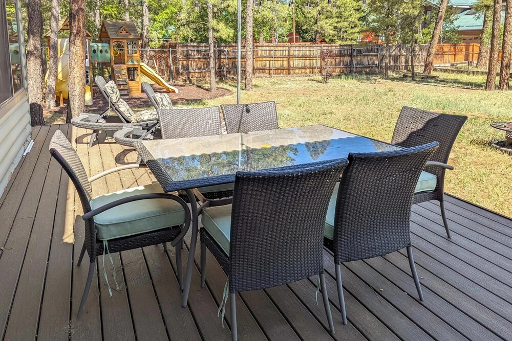 Fire Pit & Grill: Waterfront Cabin in Lakeside!