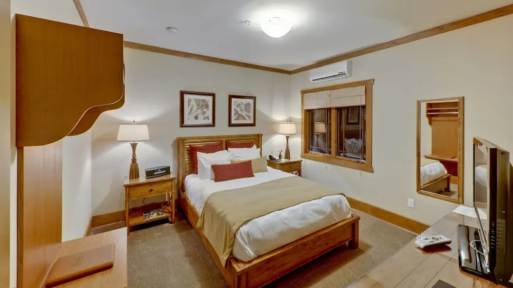 The Esmeralda Inn at Lake Lure