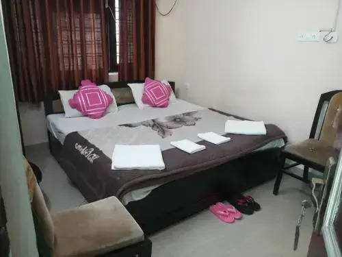 Green Bird Hospitality-Guru Residency