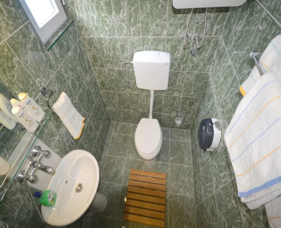 Lazzaro Apartments