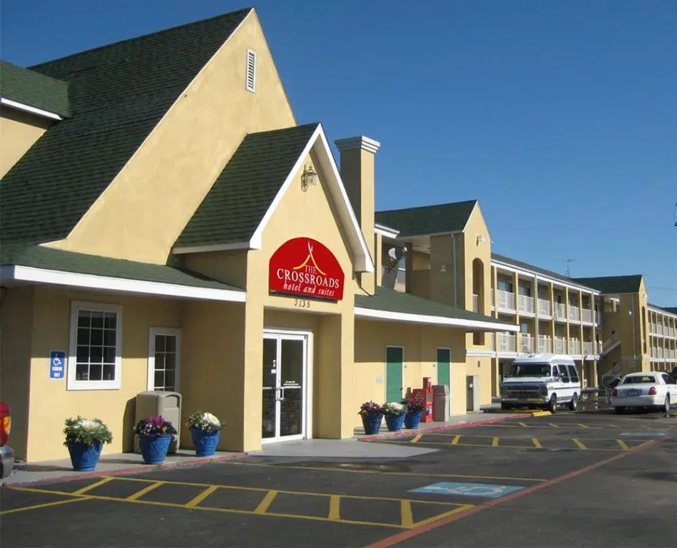The Crossroads Hotel and Suites Irving