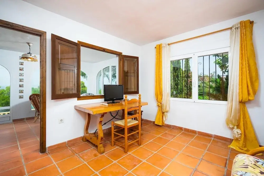 Comfortable 4-bed Villa With Panoramic Views