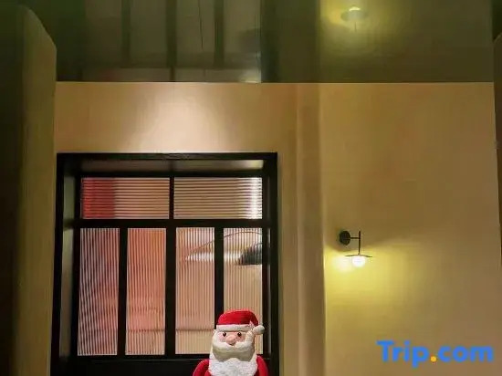Too Hen not too late designer hotel