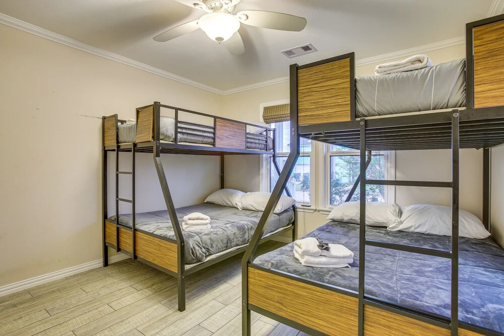 Pet-friendly Galveston Cottage < 1 Mi to Beach!