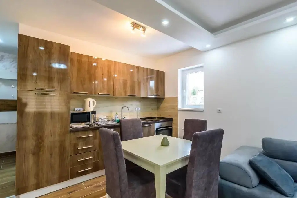 Apartmani “LAZAR” i “LENA”