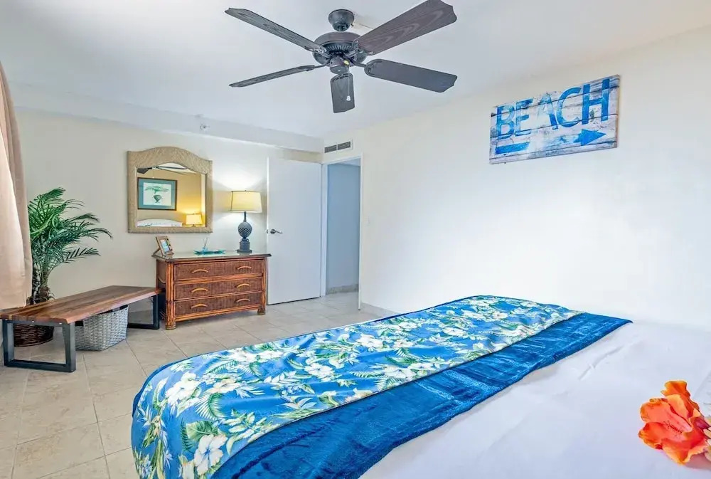 Valley Isle 1108b 2 Bedroom Condo by RedAwning