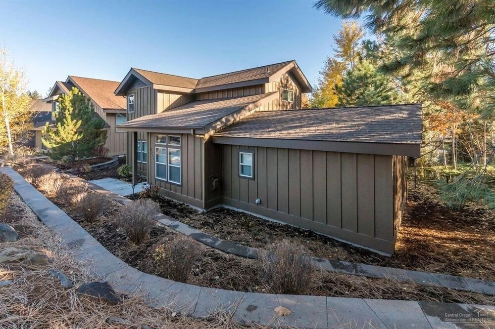 Skyliner Trails 3 Bedroom Home by RedAwning