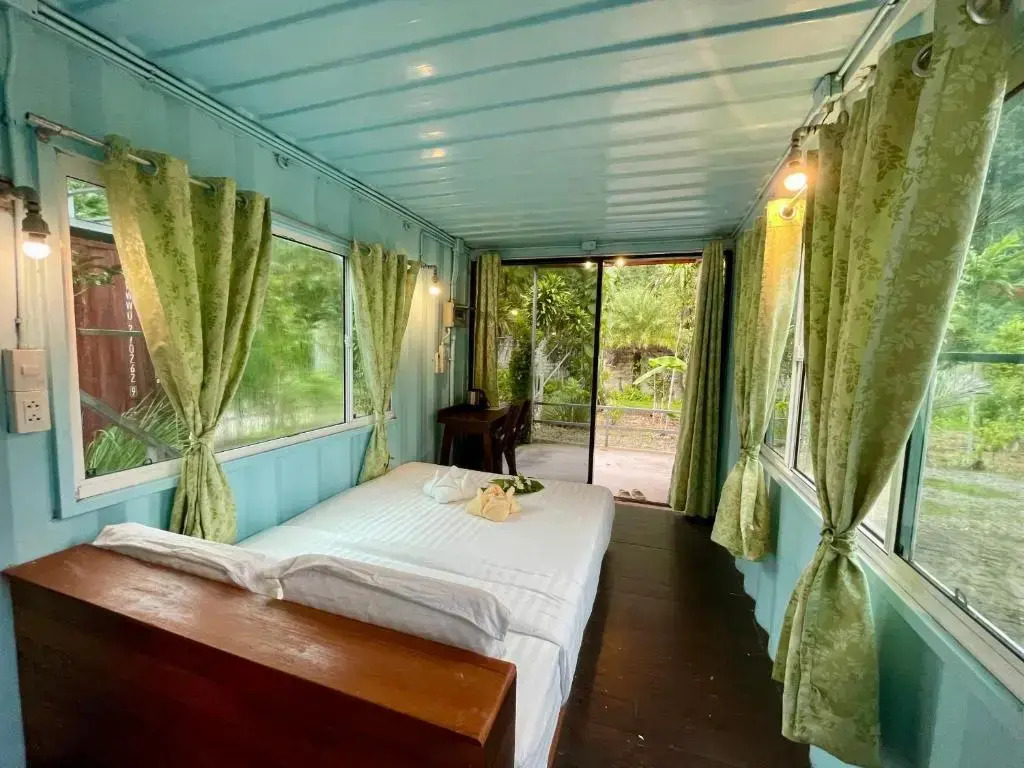 The Camper Lodge Khao Sok