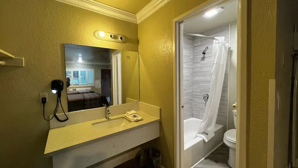 New American Inn & Suites