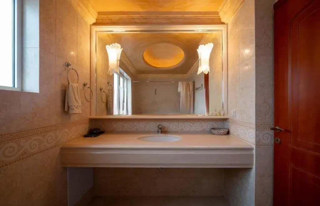 Celestial Azure Villa, your Athenian Country House Retreat