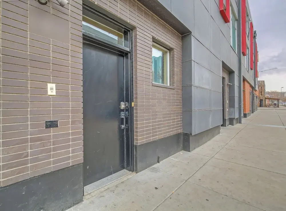 Swanky Downtown Loft! City Views! Sleeps 10!