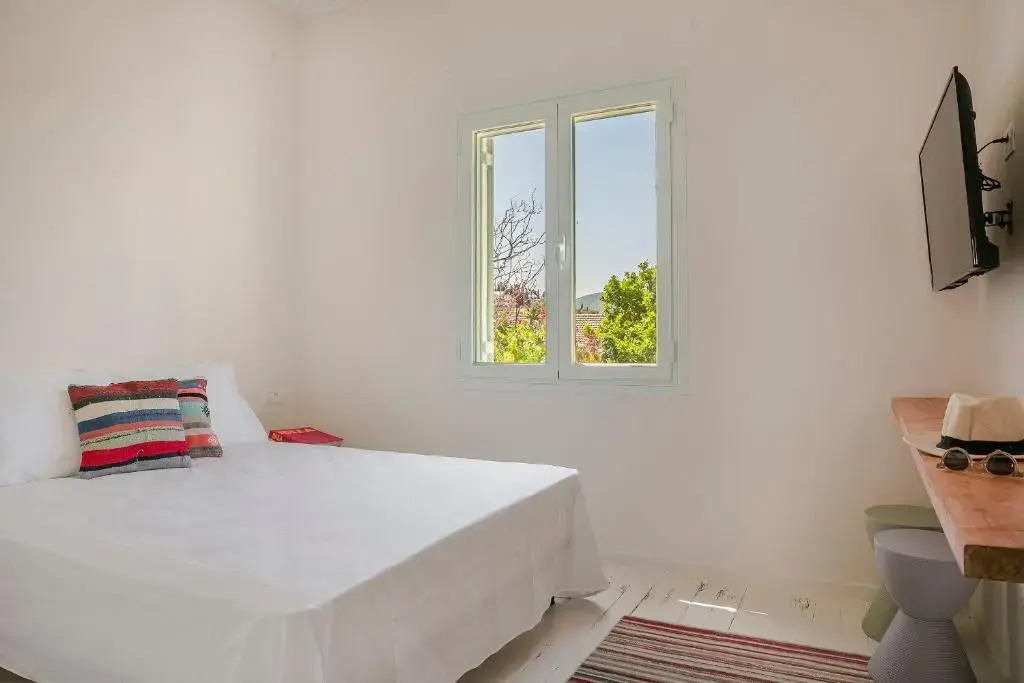 Bohemian Nest - Cheerful 2-Bedroom Villa with pool
