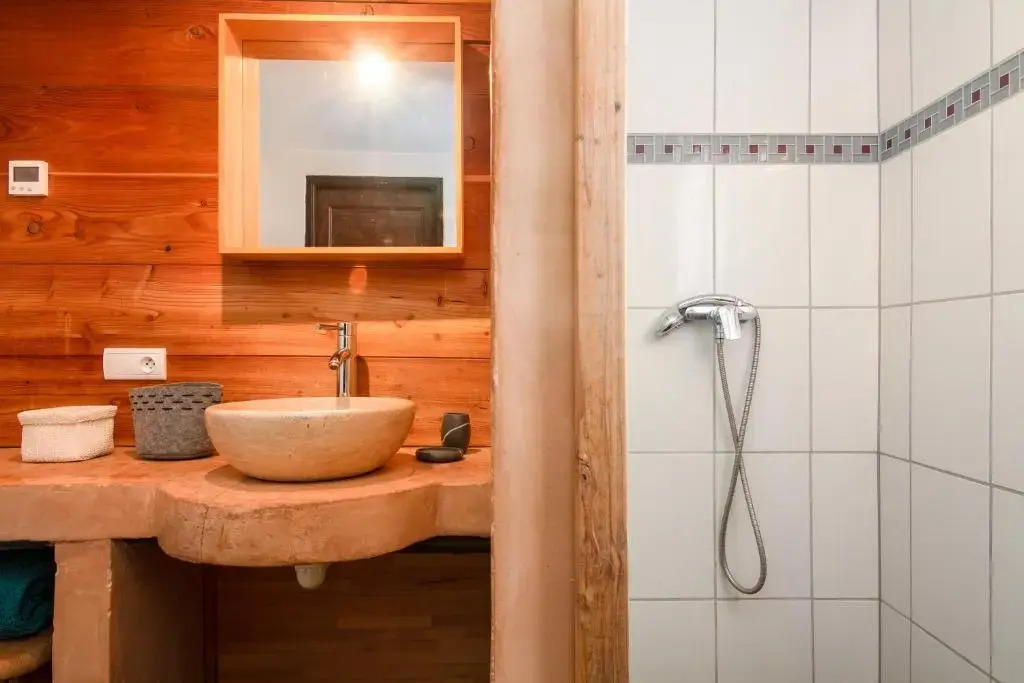 Warm & Cosy 3BR Chalet w/ Fireplace in Nature