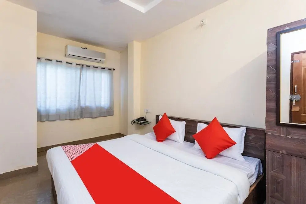 OYO 36211 Hotel Padma Palace