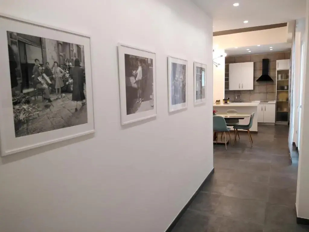 Delia Rooms & Gallery