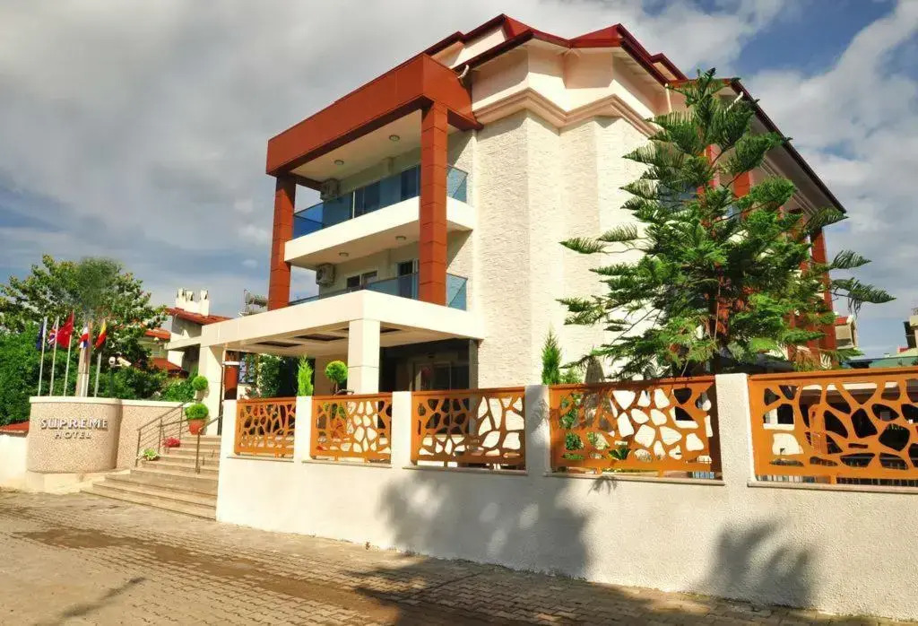 Supreme Hotel
