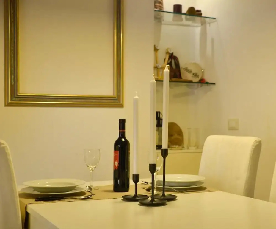 The Red Suite in Florence with Free Parking