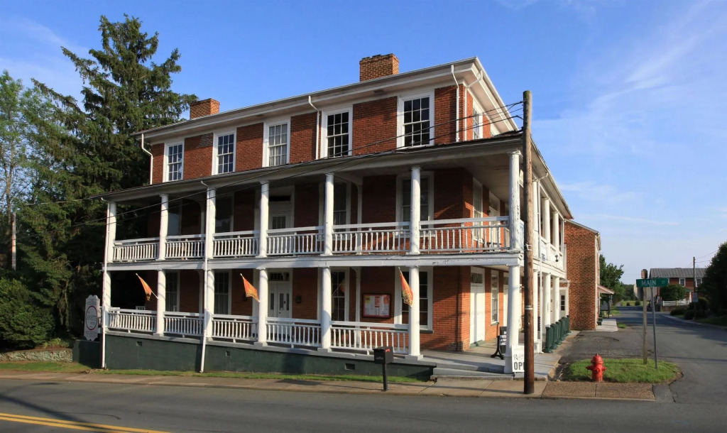 The Lafayette Inn & Restaurant