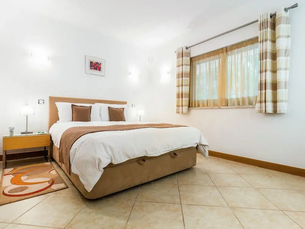 Luxurious Apartment in Lagos with Swimming Pool & Hot Tub