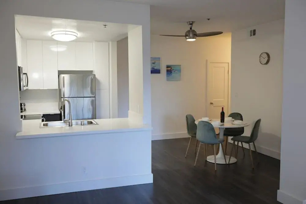 Hollywood Bright Suites