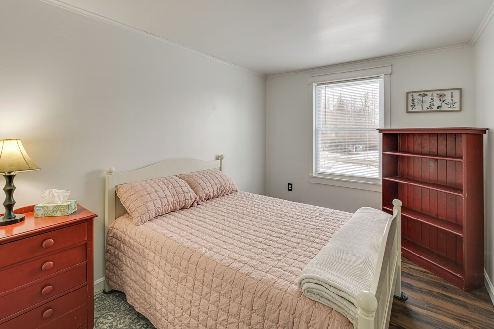 Walk to Restaurants & Markets: Machias Home!