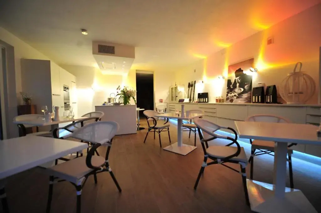 Zeno Suites