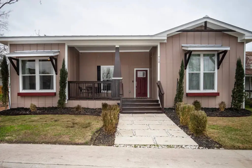 Brand NEW Large Impressive House Near Downtown!