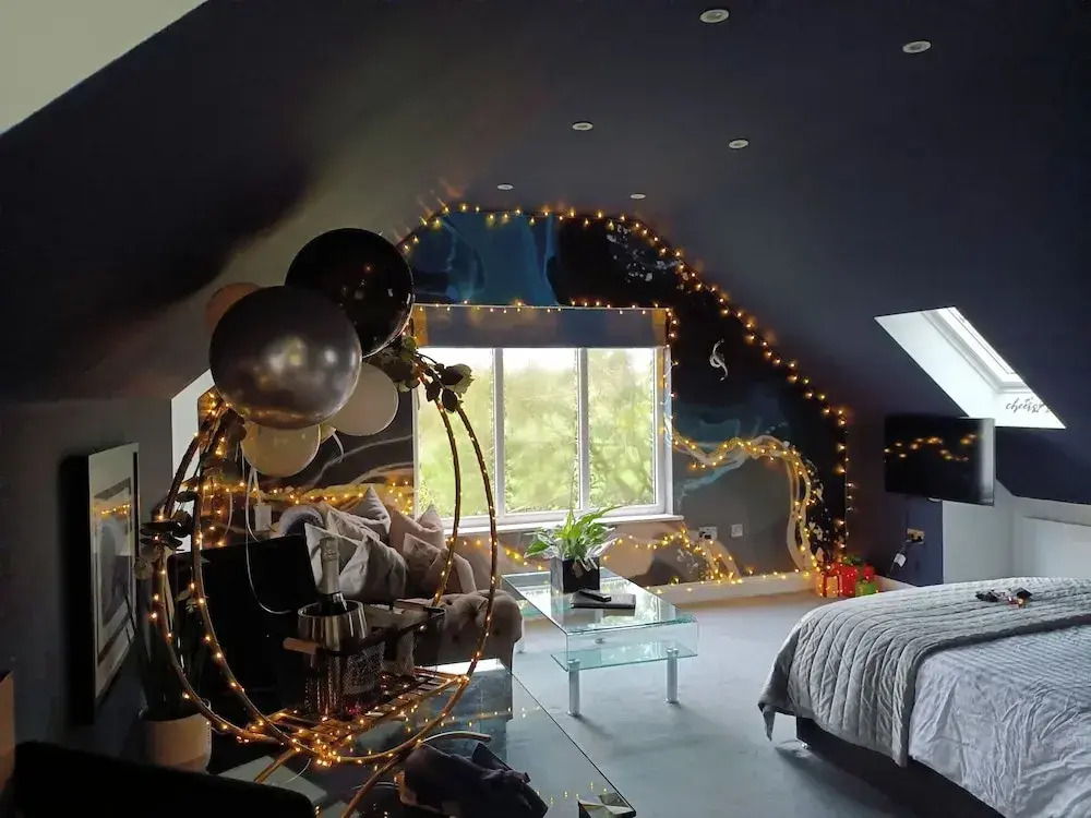 Romantic Chalet- Hot Tub- Games Room-stream-views
