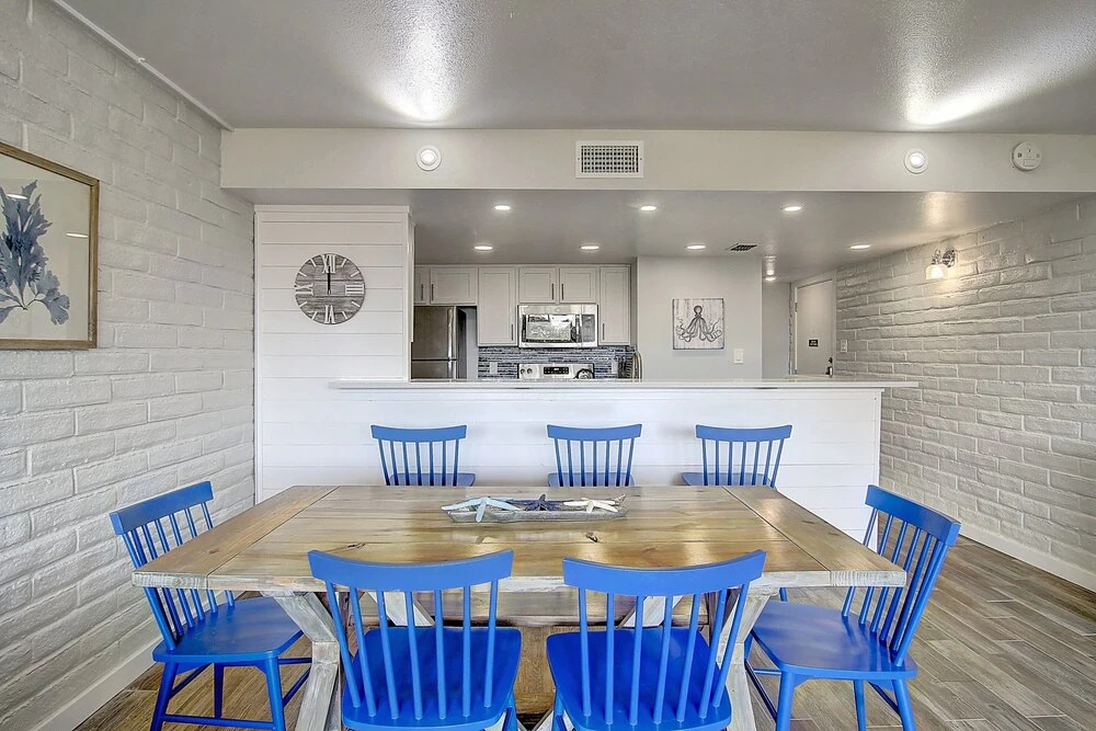 Tropical Haven 2 Bedroom Condo by Redawning