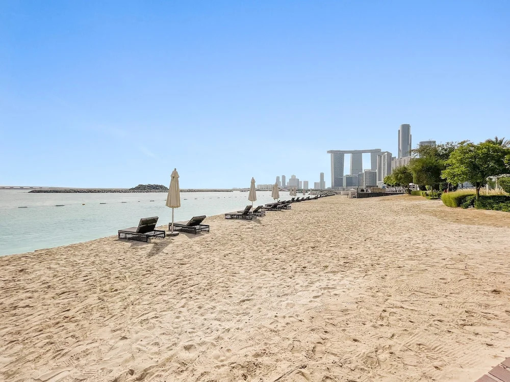 Silkhaus Chic Studio Private Beach Pixel Tower