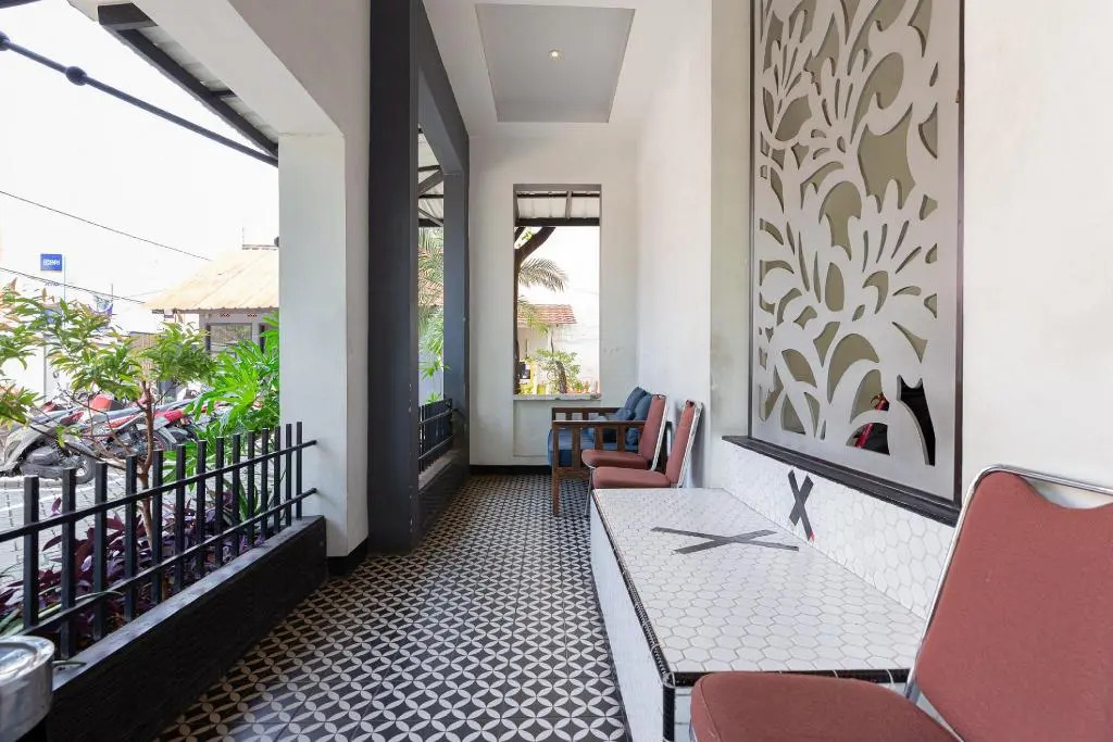 RedDoorz Plus near Mall Slipi Jaya