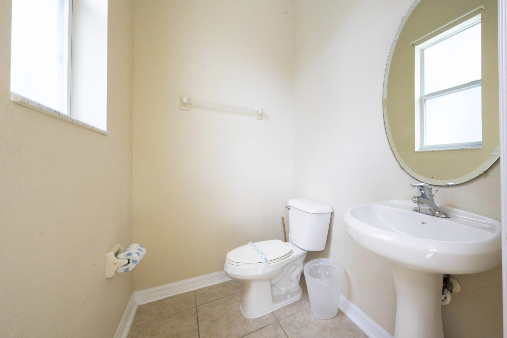 Stunning 5 Bd Home w/ Pool Close to Disney 7420