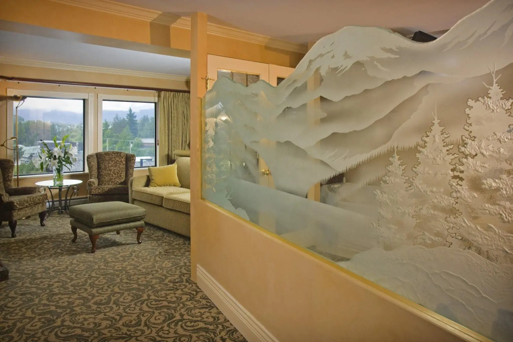 Crest Hotel