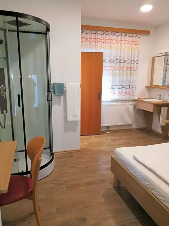 Dorf-Zimmer Mirth