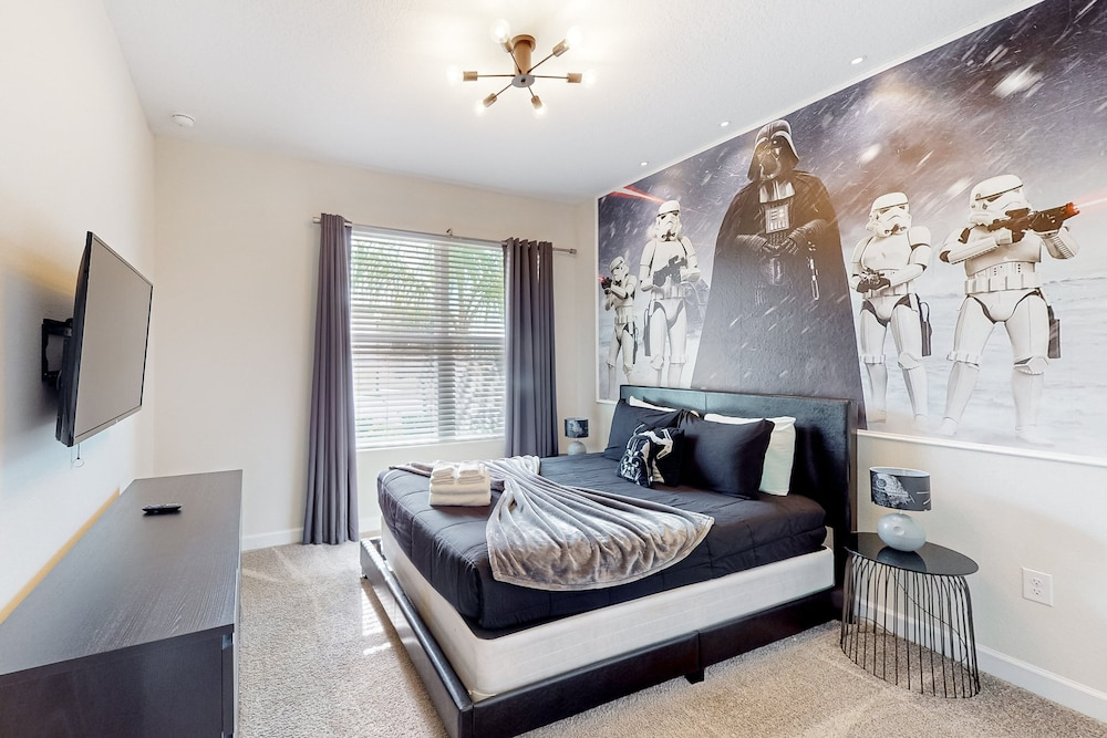 Luxury Home With a Private Pool & Game Room - Resort Amenities, Great Location