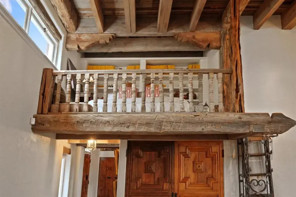 Cinco Chimineas - Indoor Pool, Walk to Canyon Rd, Authentic Historic Santa Fe