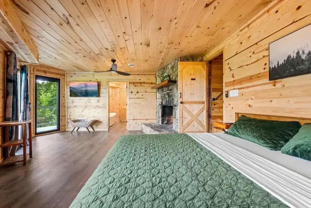 180 Views Sleeps 7 Private Hot Tub Full Kitchen