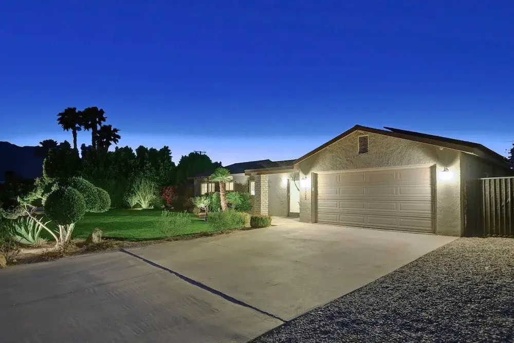 2252 E Rochelle Home 3 Bedrooms 2 Bathrooms Home