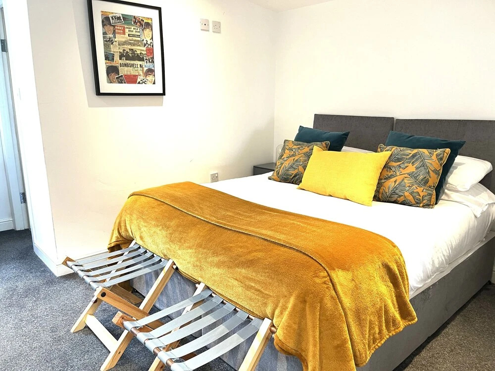 Duplex Barge Cinema Room 6 Ensuite Double-triple Bedrooms Great Social Spaces