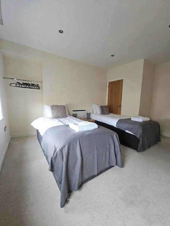 Town Center Modern Apartment 10