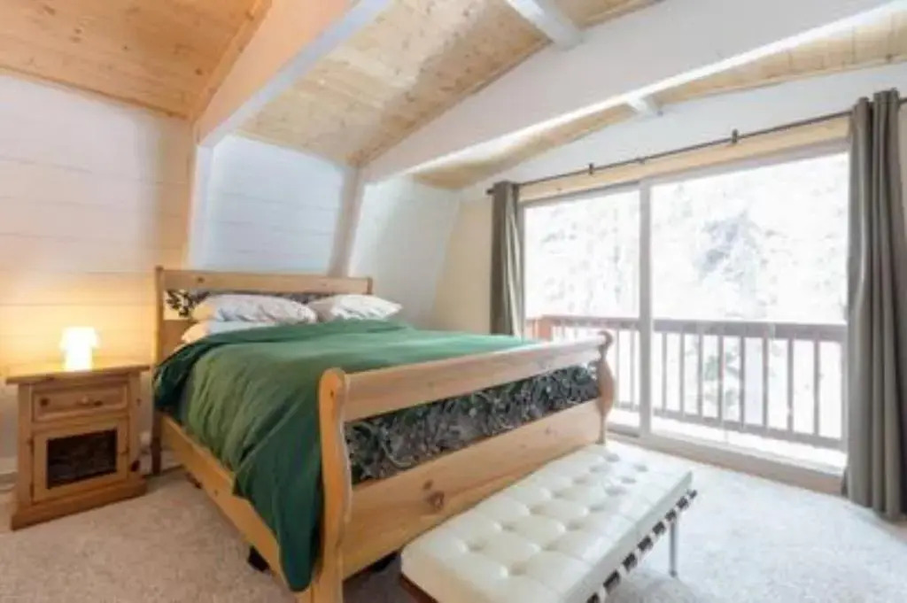 Zephyr by Avantstay Stylish Modified A Frame w/ Access To Tahoe Donner