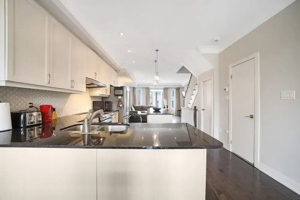 Family-friendly 3BR Mississauga Home w Parking
