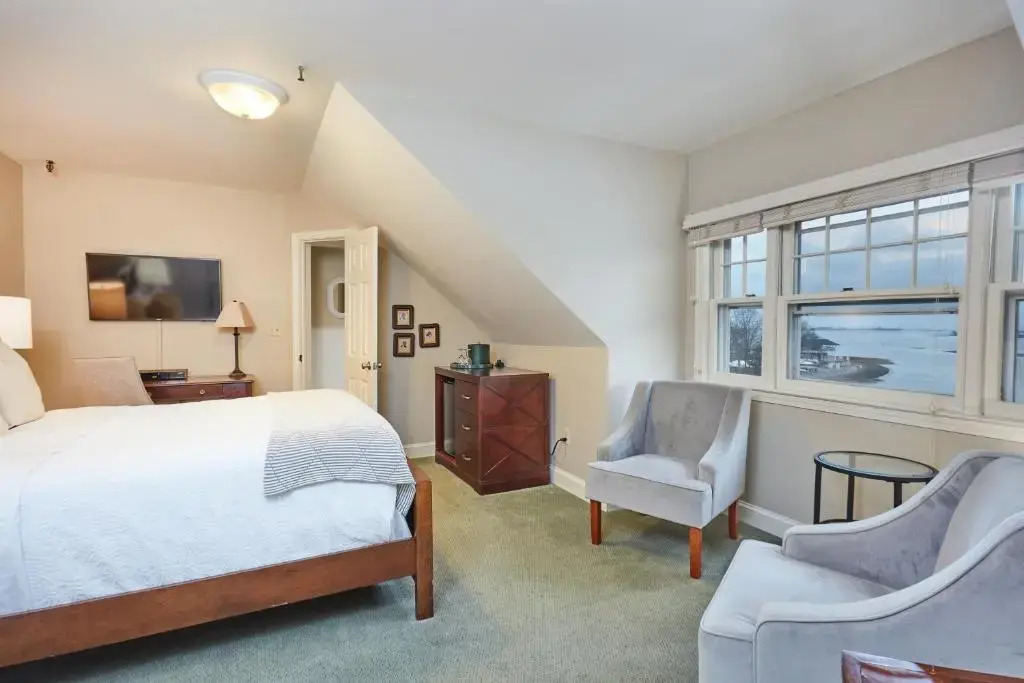 Inn at Longshore