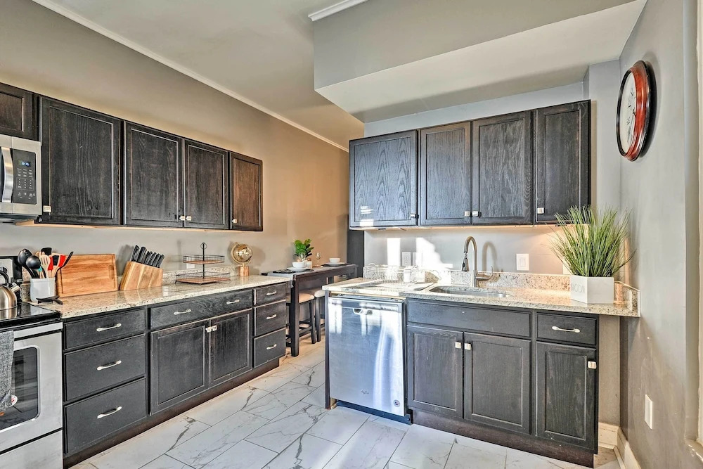 Chic Baltimore Apartment: 2 Mi to Downtown!